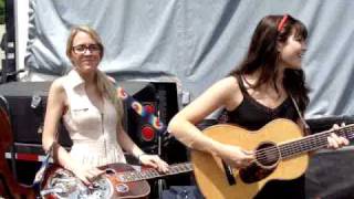 Larkin Poe The Lovell Sisters Song quotFairbanks Alaskaquot Merlefest May 2nd 2010 [upl. by Llerol]