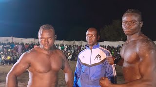 Finale poids léger Ndiamé ndak vs Modou lô mbitéyéne à Palado [upl. by Nashner]