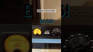 Why paralell compress bassmusicians bass bassguitar producer studio music studio musicians [upl. by Pessa]