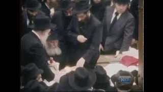 RARE Footage  The Rebbe Performing Havdala [upl. by Linus132]