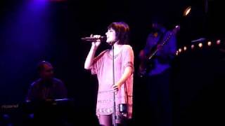 Lily Allen Naive Kooks cover Live  Liverpool Echo Arena 9th December 2009 [upl. by Bobbi]