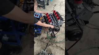 Sonido de motor V8 con trompetas de admisión  Motores  Shorts [upl. by Yrannav]