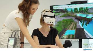 Handtherapie mit Sensor gesteuerter Elektrostimulation und Virtual Reality [upl. by Uuge42]