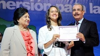 Presidente Medina encabeza graduación 8 mil estudiantes de inglés por inmersión [upl. by Sajovich696]