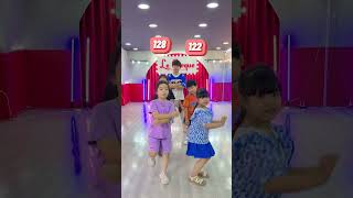 Đọ chiều cao cùng lớp Kid Dance Thầy Huy nào  Trend tắt đèn Douyin  Follow Me [upl. by Aisiram]